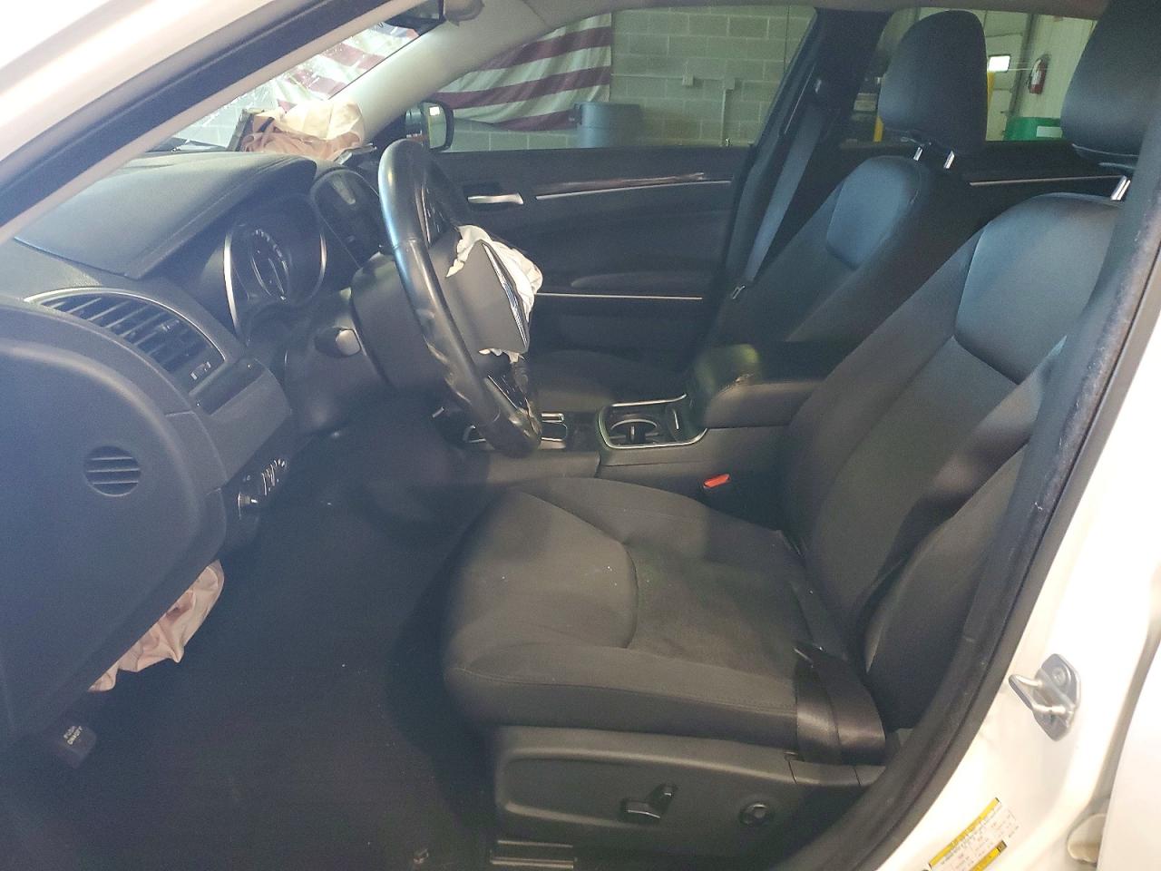 2C3CCAAG2KH727150 · 2019 CHRYSLER 300 · 7/12