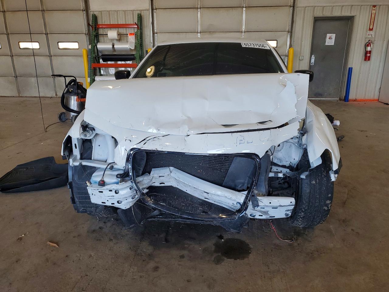 2C3CCAAG2KH727150 · 2019 CHRYSLER 300 · 5/12