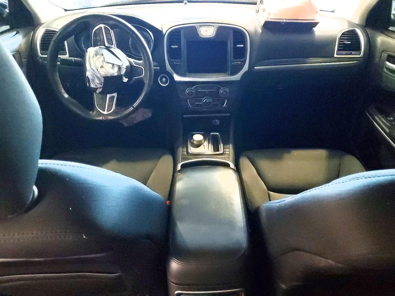 2C3CCAAG2KH727150 · 2019 CHRYSLER 300 · 8/12