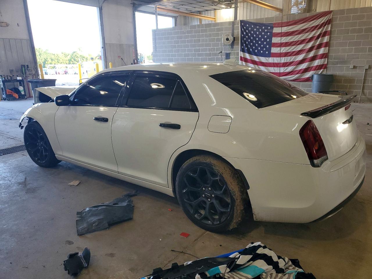 2C3CCAAG2KH727150 · 2019 CHRYSLER 300 · 2/12