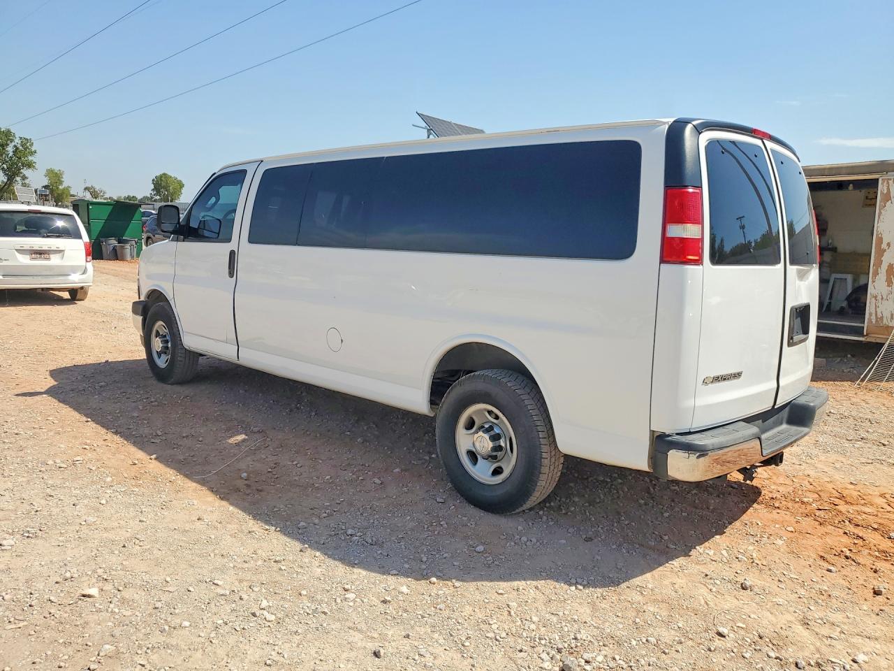 1GAZGPFG8H1131174 · 2017 CHEVROLET EXPRESS G3500 · 2/13