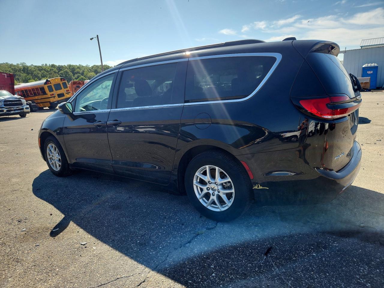2C4RC1BG1NR218217 · 2022 CHRYSLER PACIFICA · 2/13