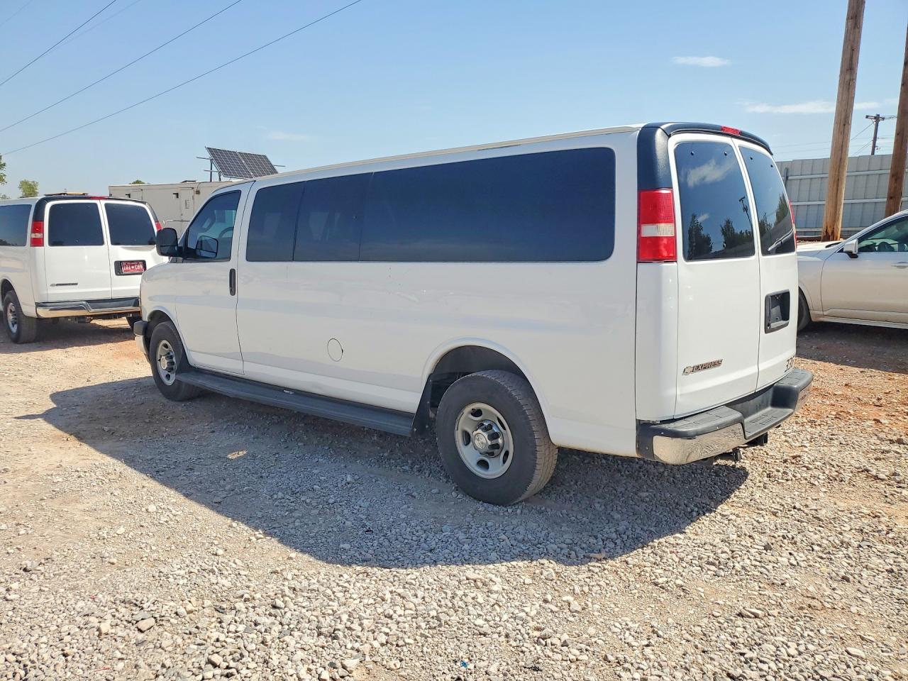 1GAZGPFG8H1123236 · 2017 CHEVROLET EXPRESS G3500 · 2/13