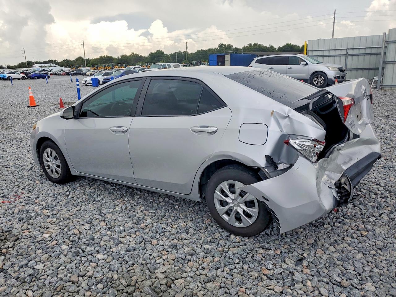 2T1BURHE6FC353861 · 2015 TOYOTA COROLLA · 2/12
