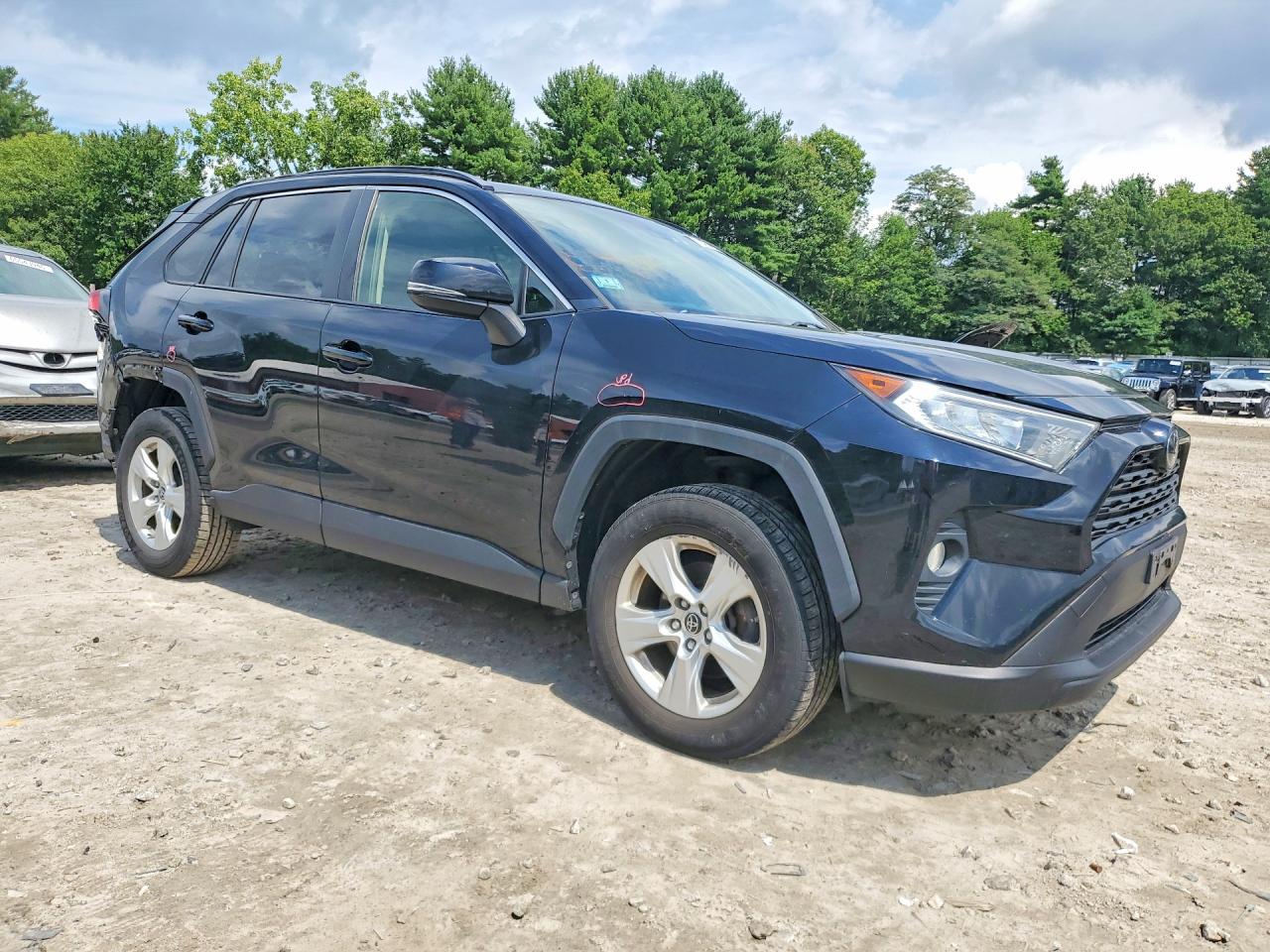 JTMP1RFV8KD506853 · 2019 TOYOTA RAV4 · 4/14