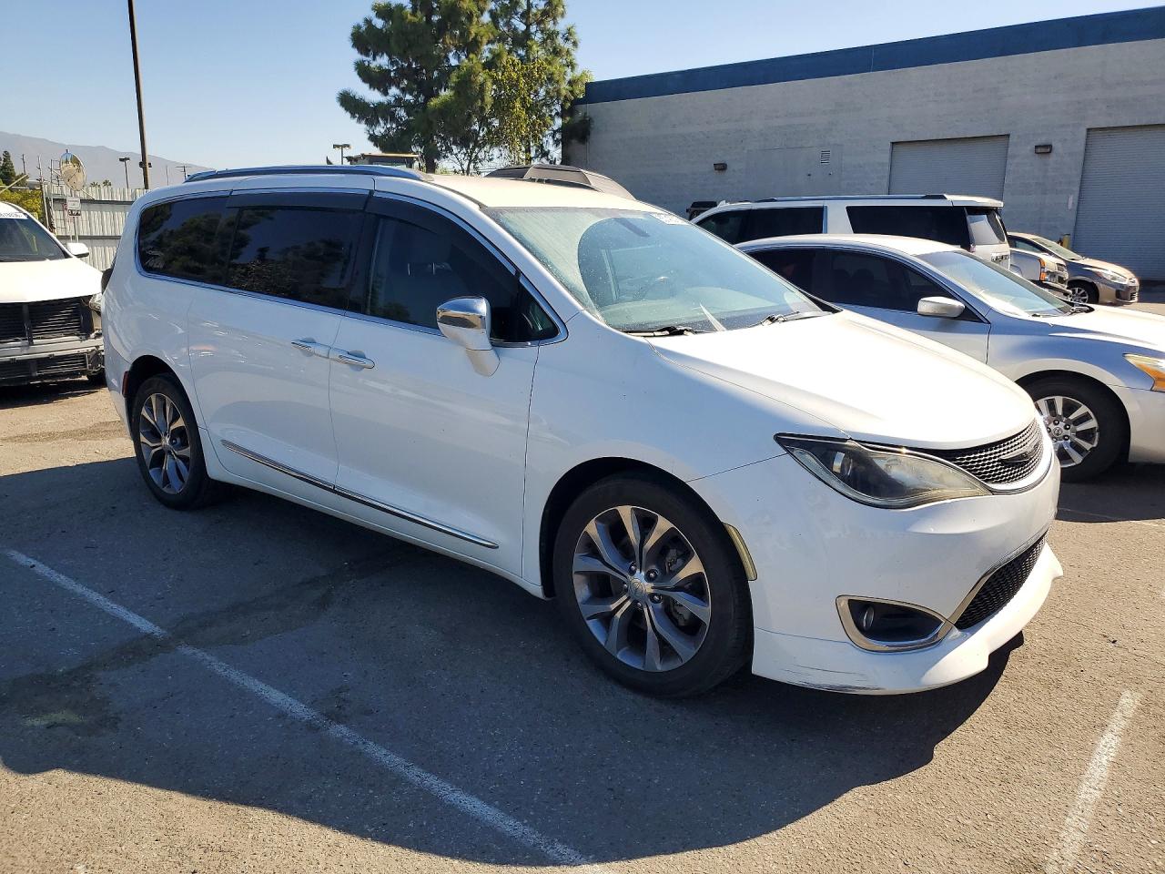 2C4RC1GG7JR334203 · 2018 CHRYSLER PACIFICA · 4/14