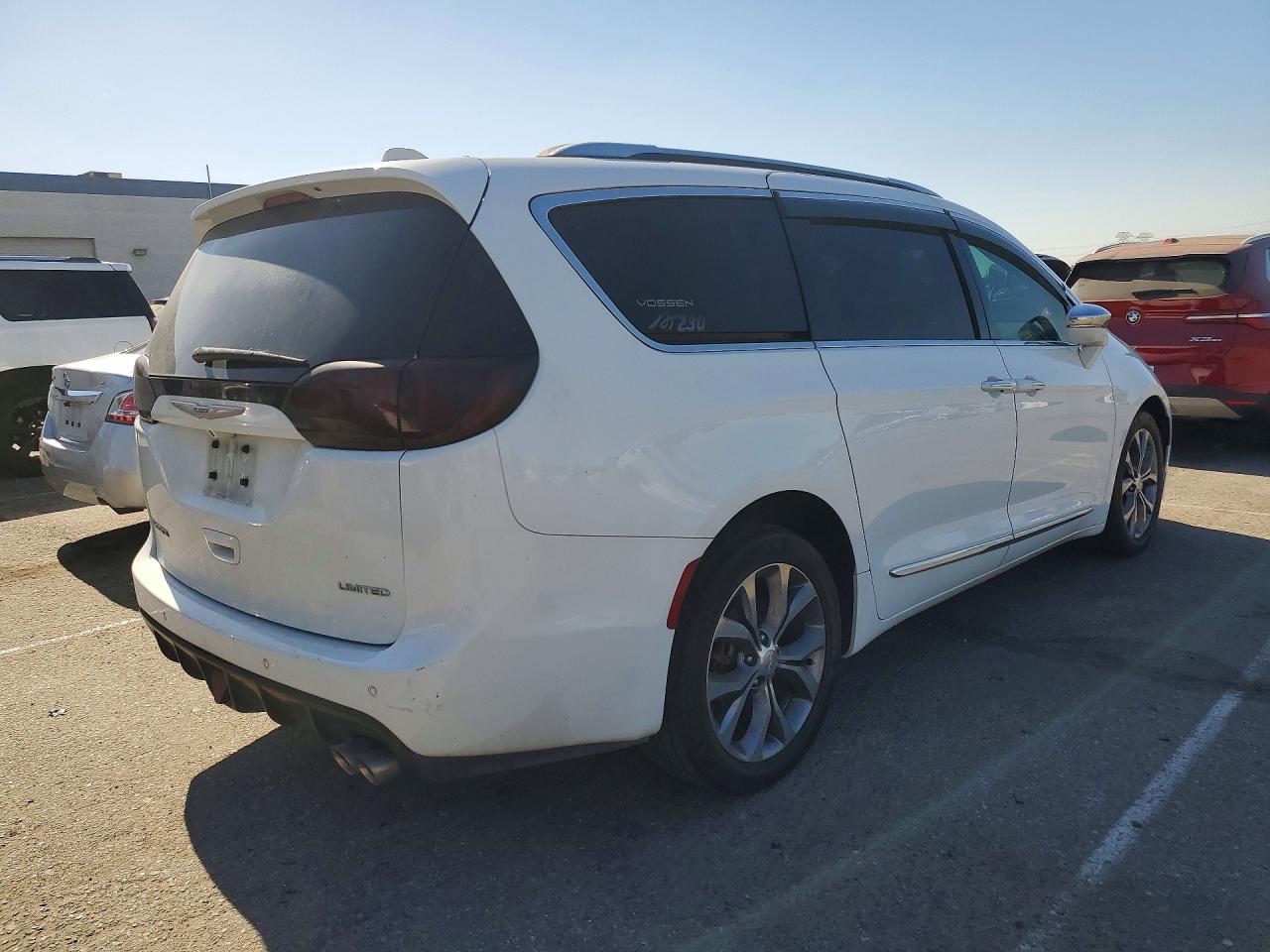 2C4RC1GG7JR334203 · 2018 CHRYSLER PACIFICA · 3/14