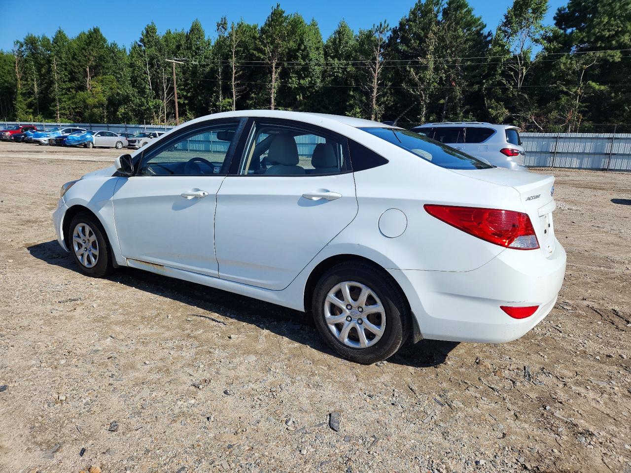 KMHCT4AE6DU393552 · 2013 HYUNDAI ACCENT · 2/12