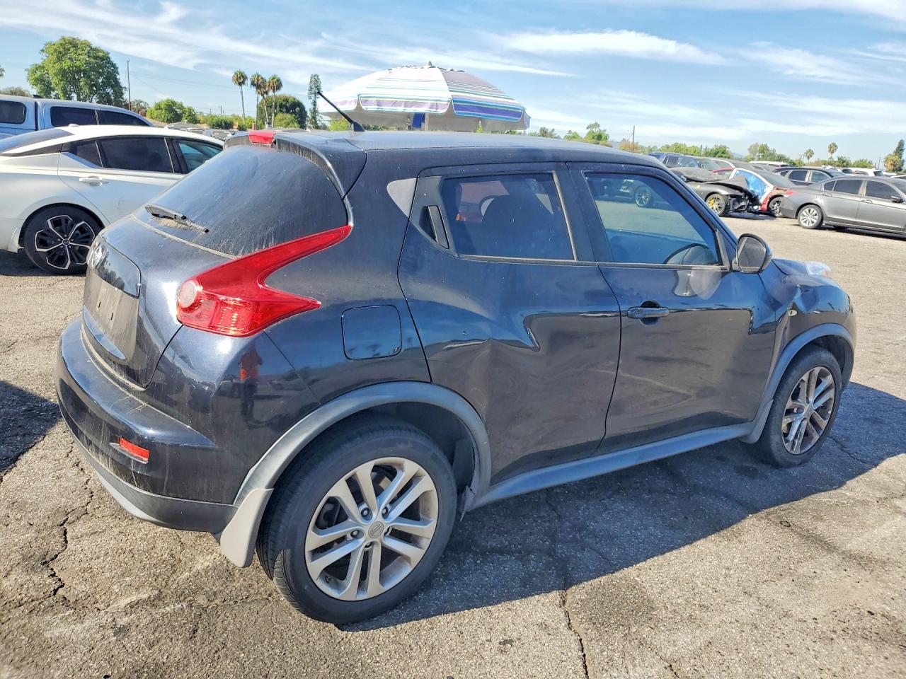 JN8AF5MRXBT013787 · 2011 NISSAN JUKE · 3/13