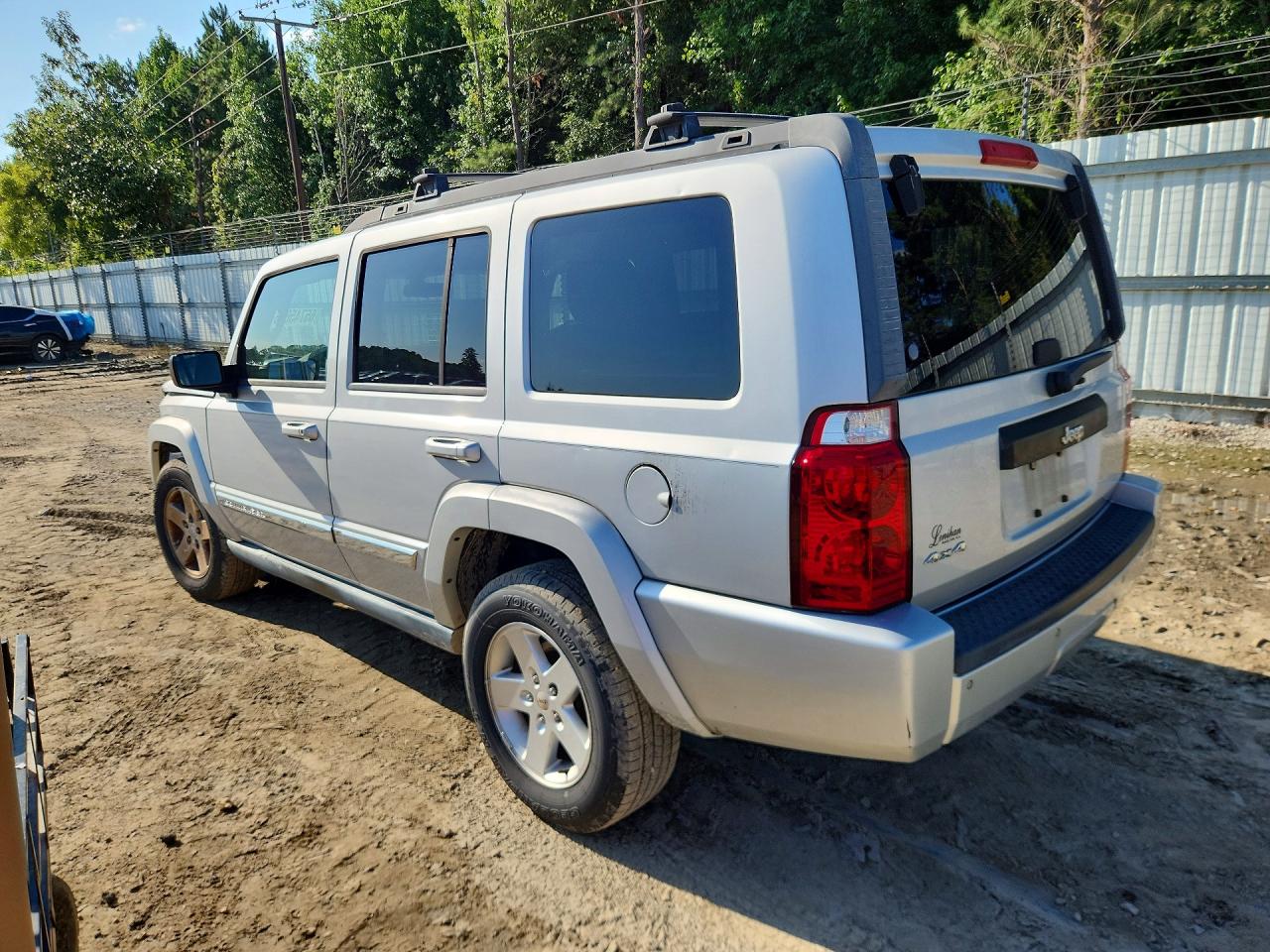 1J8HG48K87C685832 · 2007 JEEP COMMANDER · 2/13