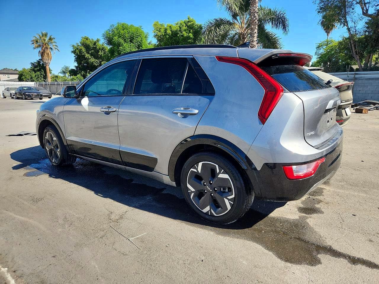 KNDCR3L15P5036871 · 2023 KIA NIRO · 2/12