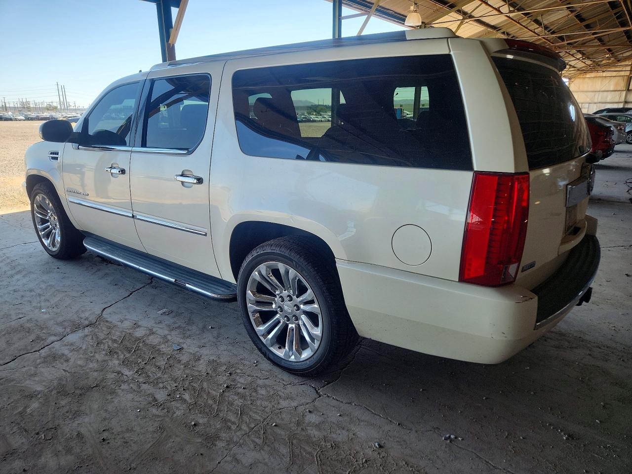 1GYUKHEF2AR135558 · 2010 CADILLAC ESCALADE · 2/13