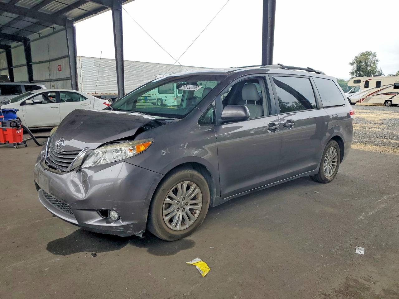 5TDYK3DC6BS161701 · 2011 TOYOTA SIENNA