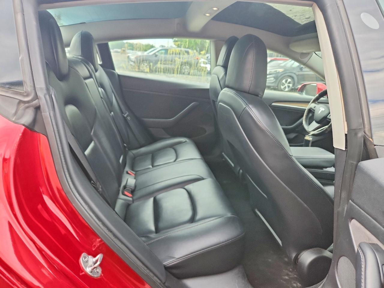 5YJ3E1EA9NF285621 · 2022 TESLA MODEL 3 · 10/12