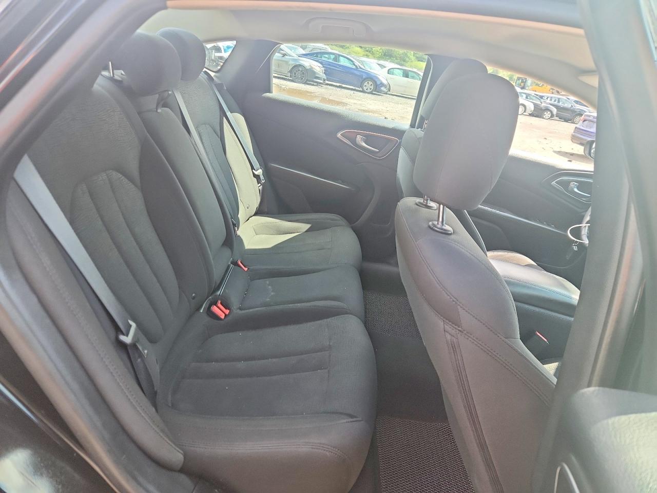 1C3CCCAB4GN166139 · 2016 CHRYSLER 200 · 10/12