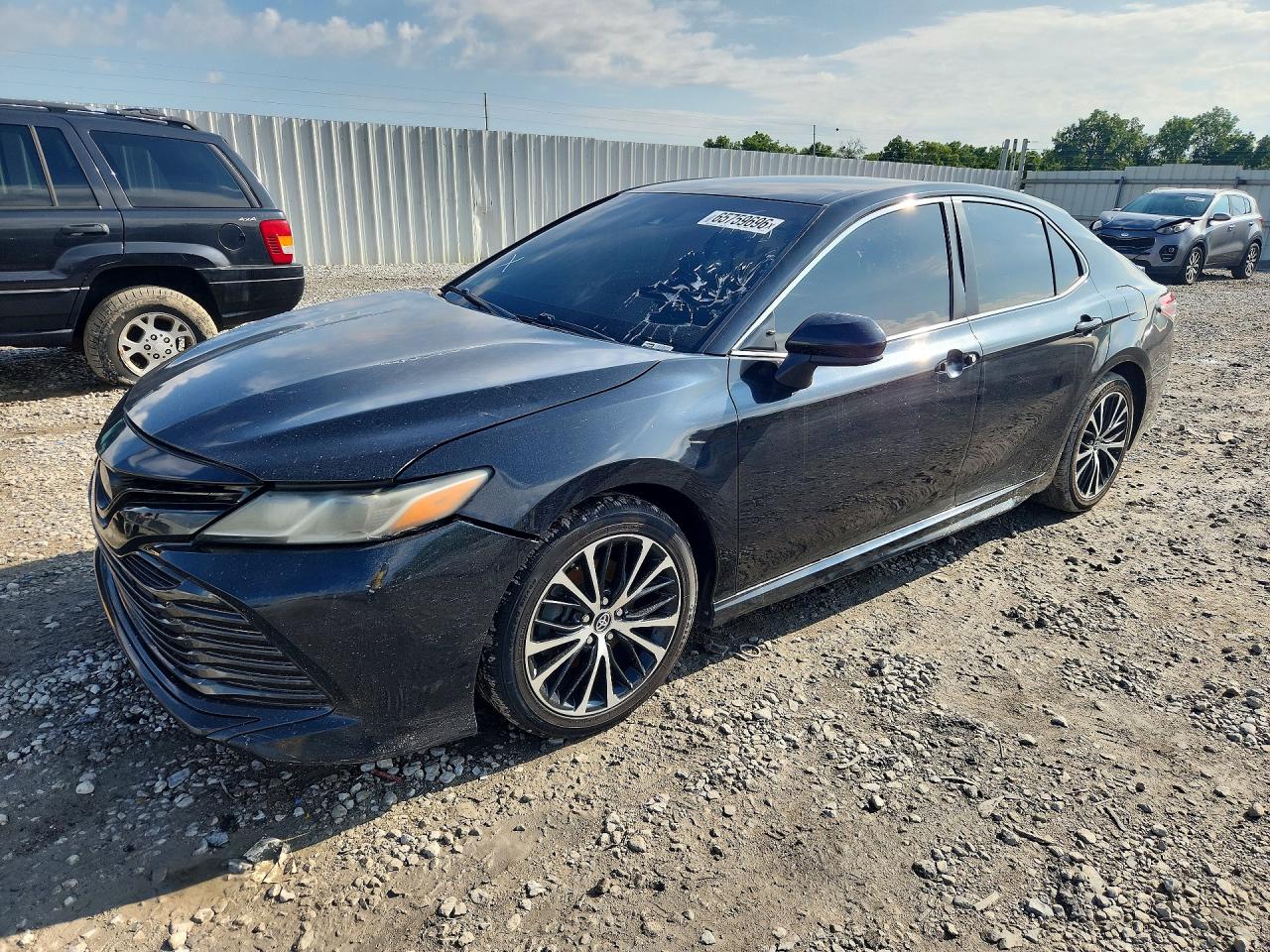 4T1B11HK4JU075100 · 2018 TOYOTA CAMRY