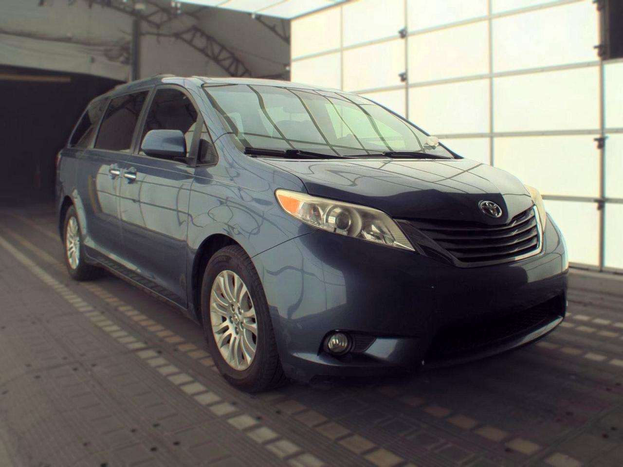5TDYK3DC7GS758654 · 2016 TOYOTA SIENNA