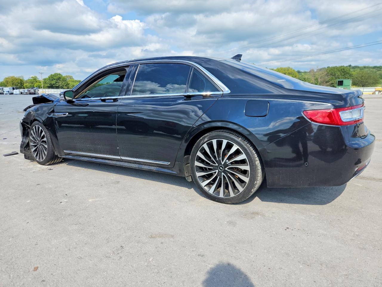 1LN6L9BC5J5611560 · 2018 LINCOLN CONTINENTAL · 2/12