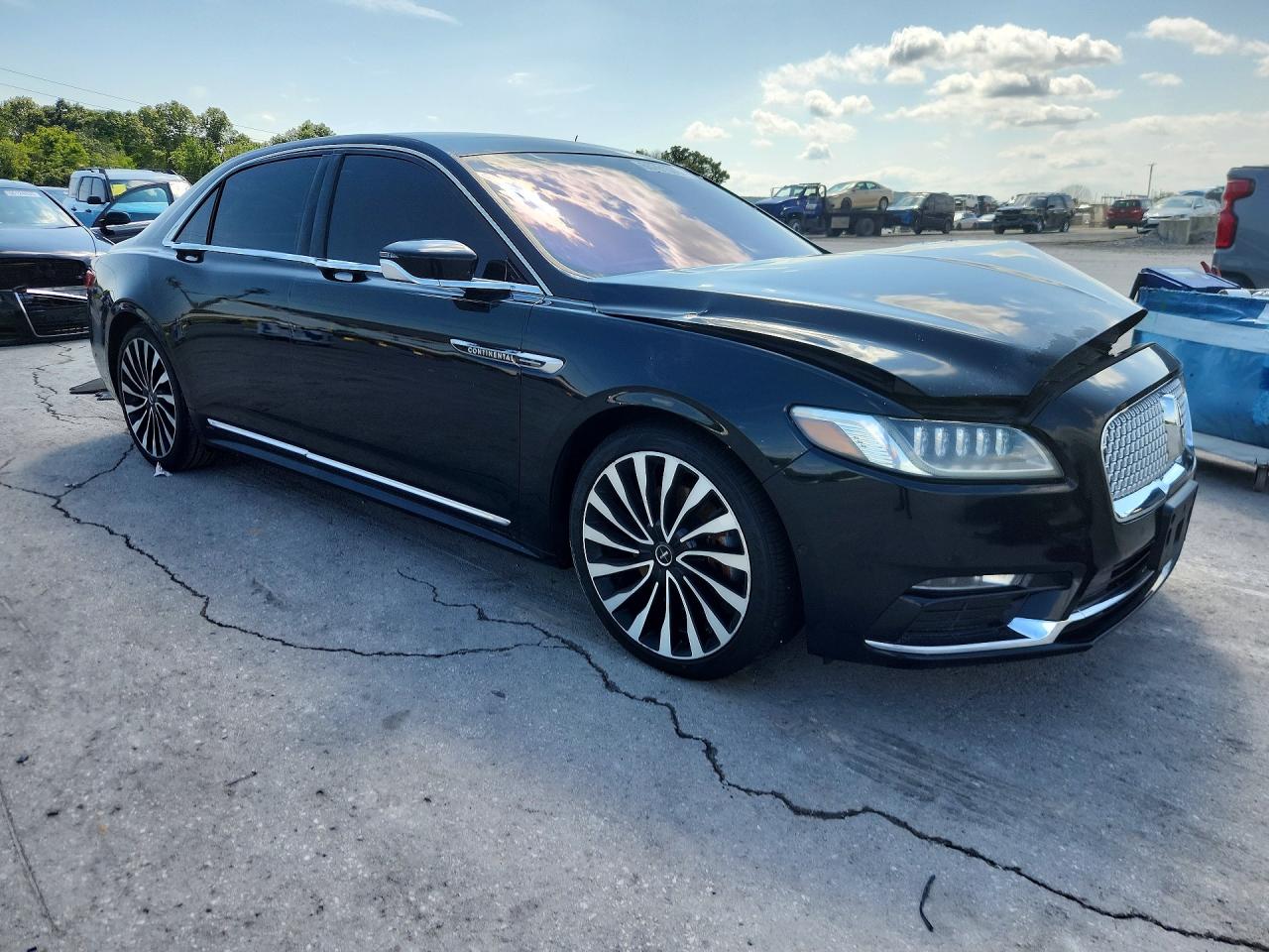 1LN6L9BC5J5611560 · 2018 LINCOLN CONTINENTAL · 4/12