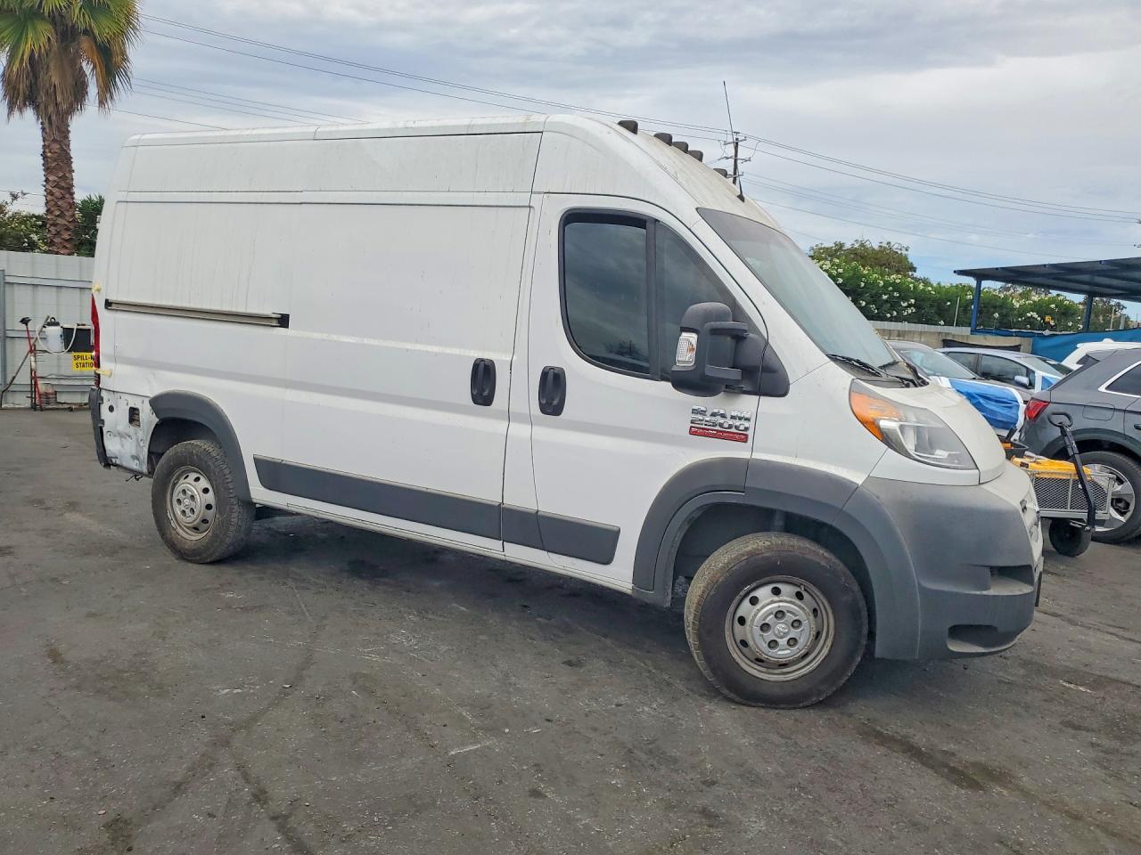 3C6TRVCG5FE518928 · 2015 RAM PROMASTER 2500 · 4/13