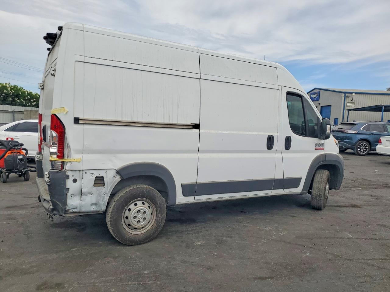 3C6TRVCG5FE518928 · 2015 RAM PROMASTER 2500 · 3/13
