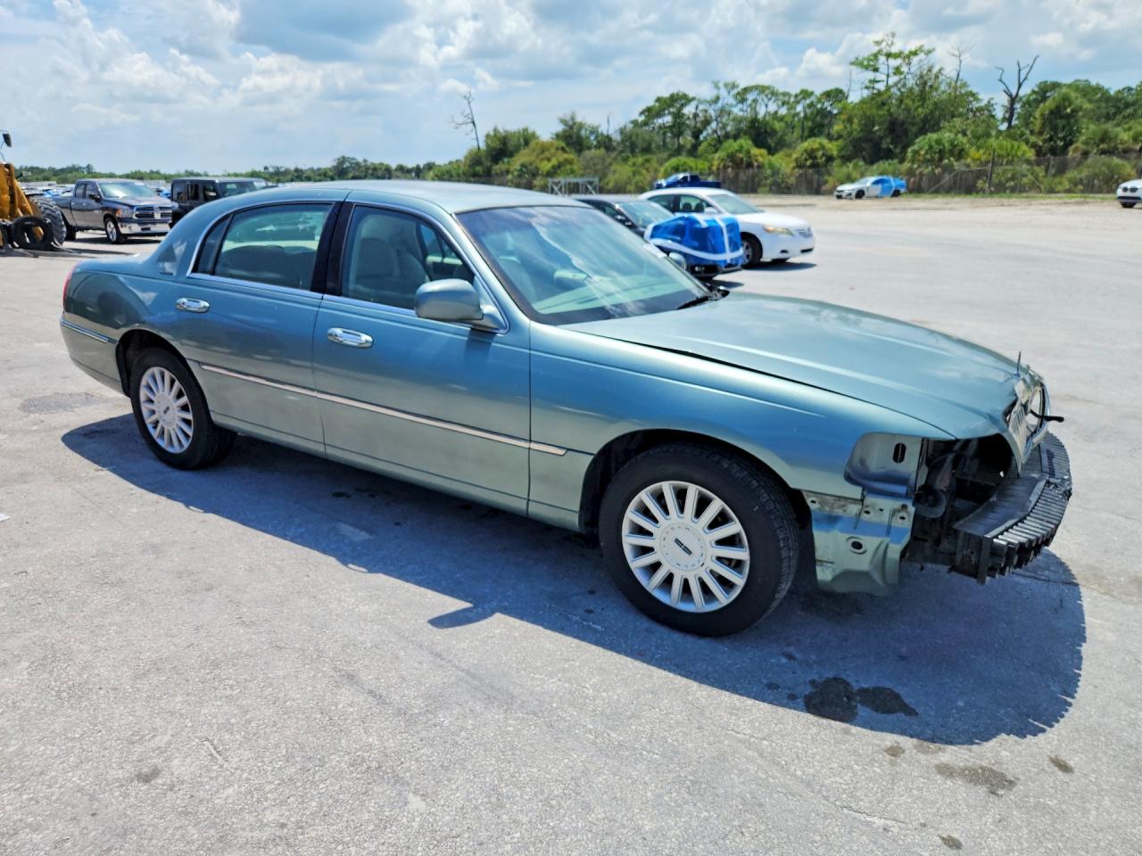 1LNHM81W65Y611468 · 2005 LINCOLN TOWN CAR · 4/13