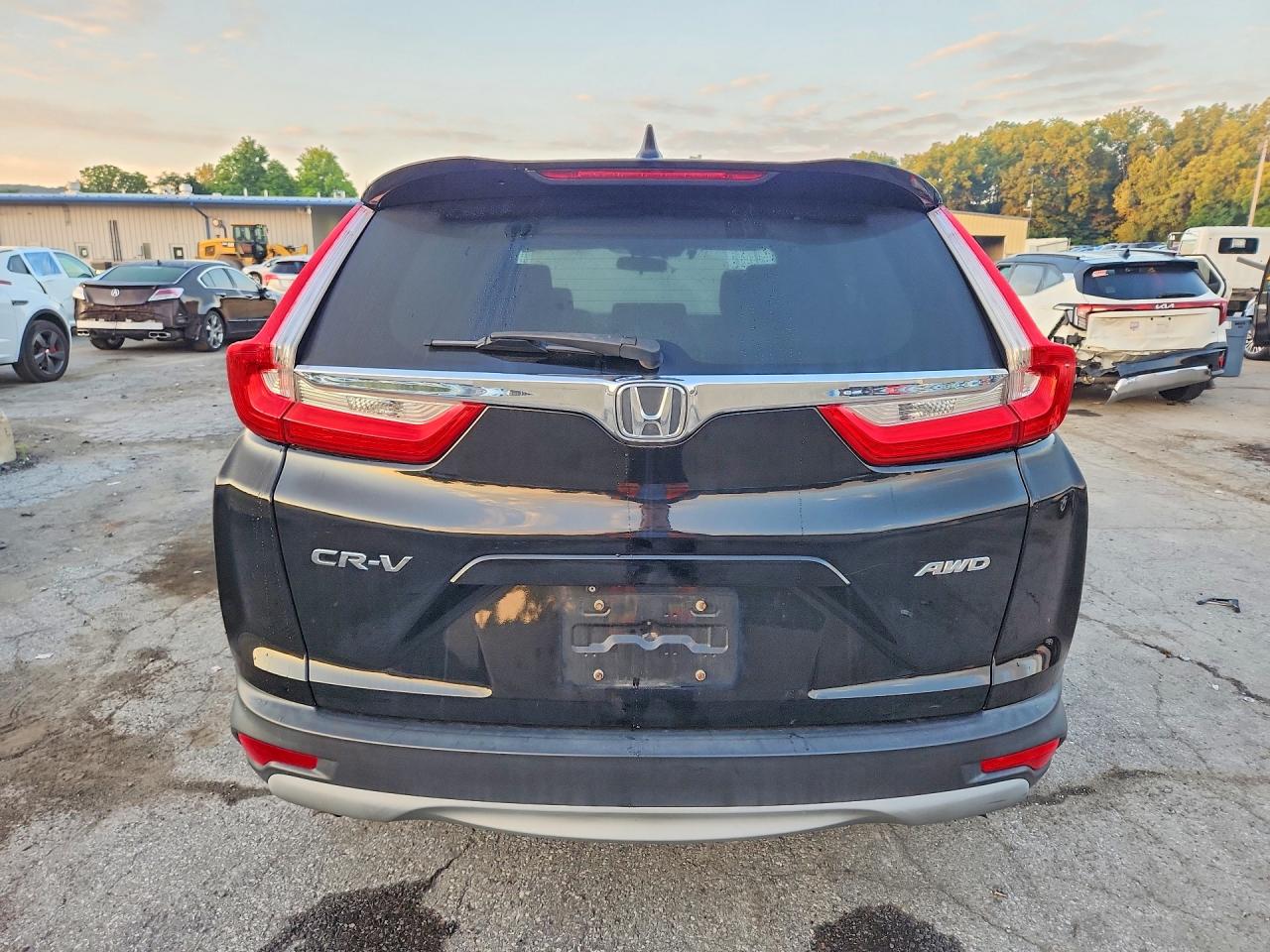 2HKRW2H54HH688424 · 2017 HONDA CR-V · 6/13