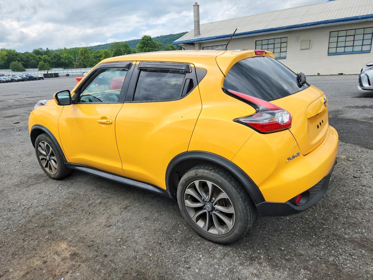 JN8AF5MV1HT752004 · 2017 NISSAN JUKE · 2/12