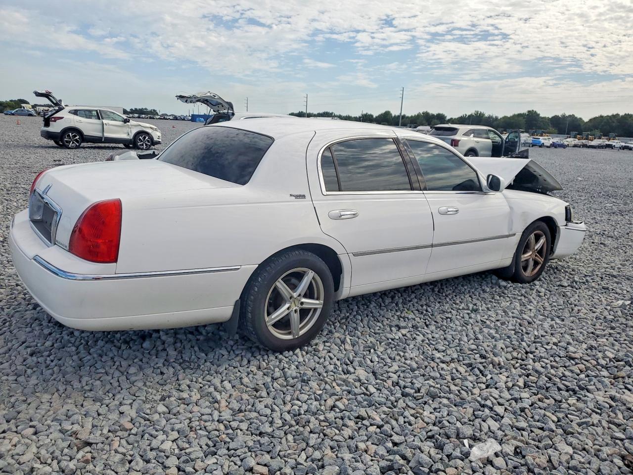 2LNHM82V99X621357 · 2009 LINCOLN TOWN CAR · 3/12