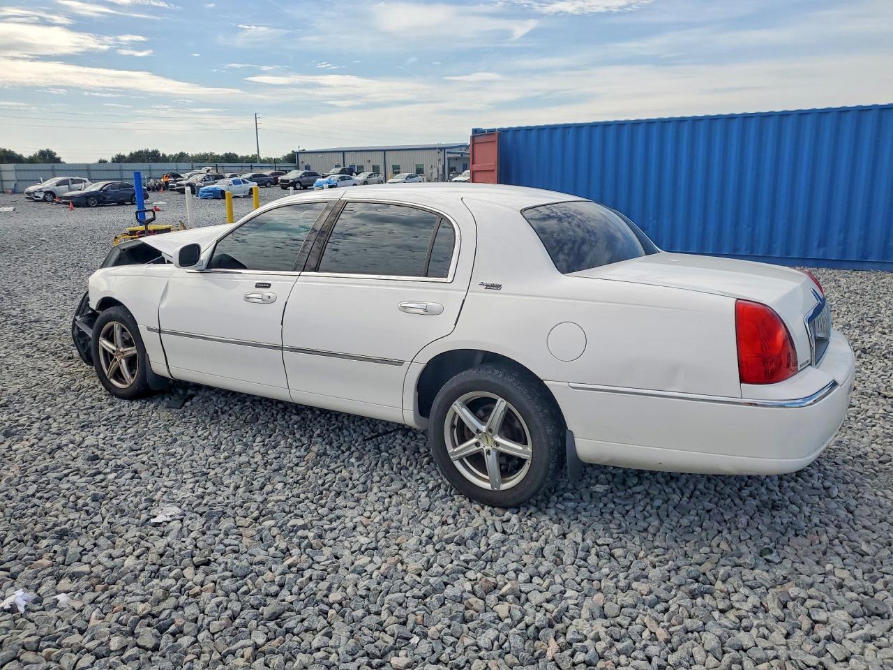 2LNHM82V99X621357 · 2009 LINCOLN TOWN CAR · 2/12