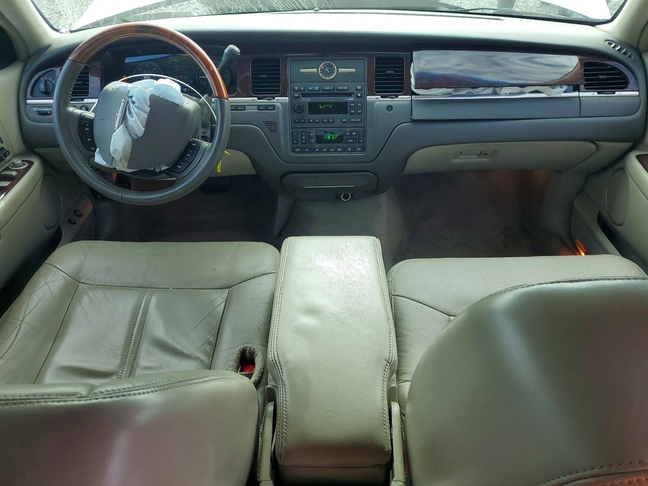 2LNHM82V99X621357 · 2009 LINCOLN TOWN CAR · 8/12