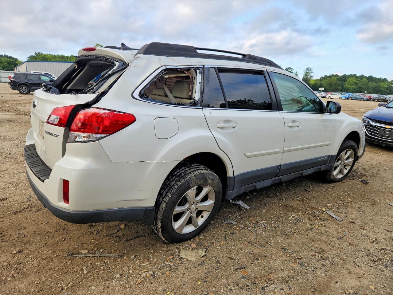4S4BRCLC2D3296239 · 2013 SUBARU OUTBACK · 3/13