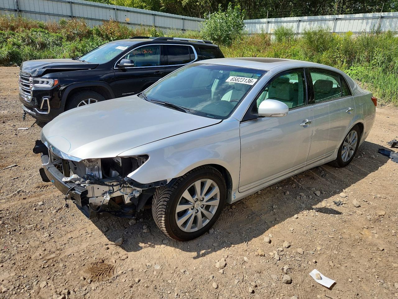 2011 TOYOTA AVALON