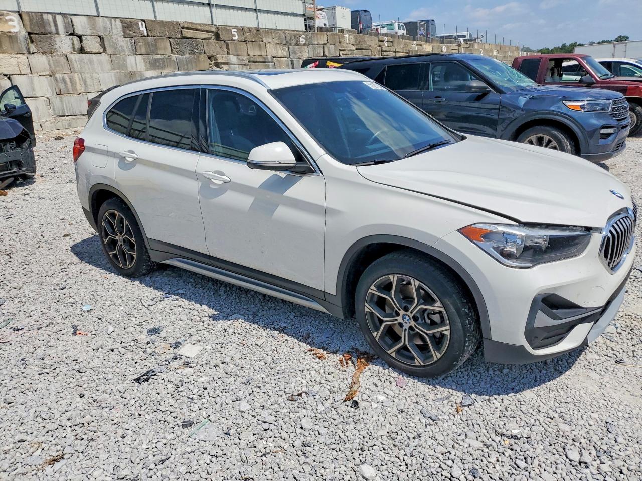 WBXJG9C00M5U43700 · 2021 BMW X1 · 4/13