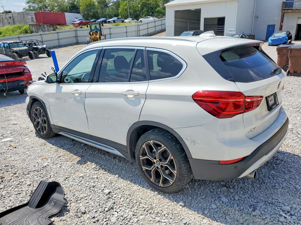 WBXJG9C00M5U43700 · 2021 BMW X1 · 2/13