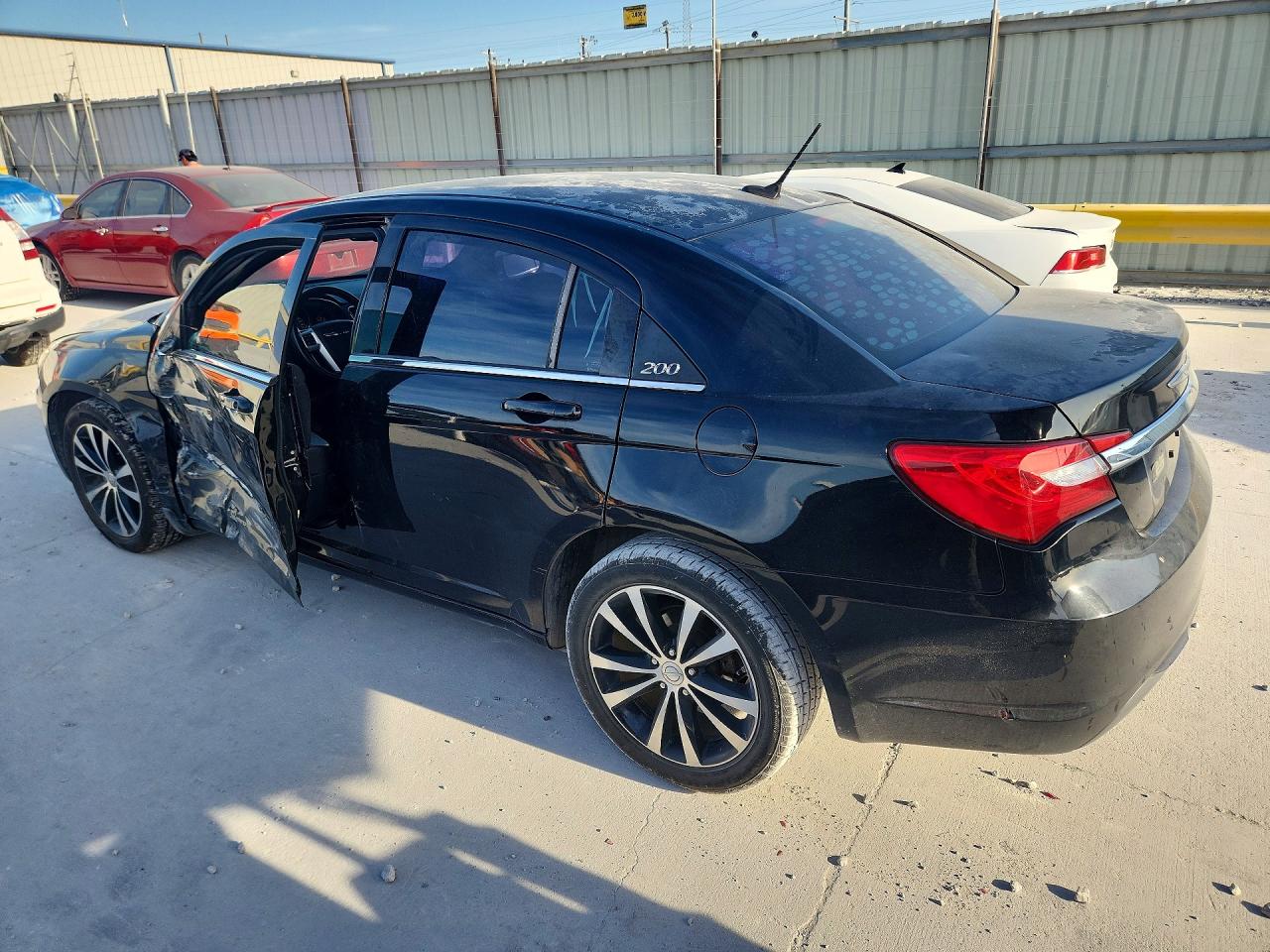 1C3CCBBB8DN554317 · 2013 CHRYSLER 200 · 2/13