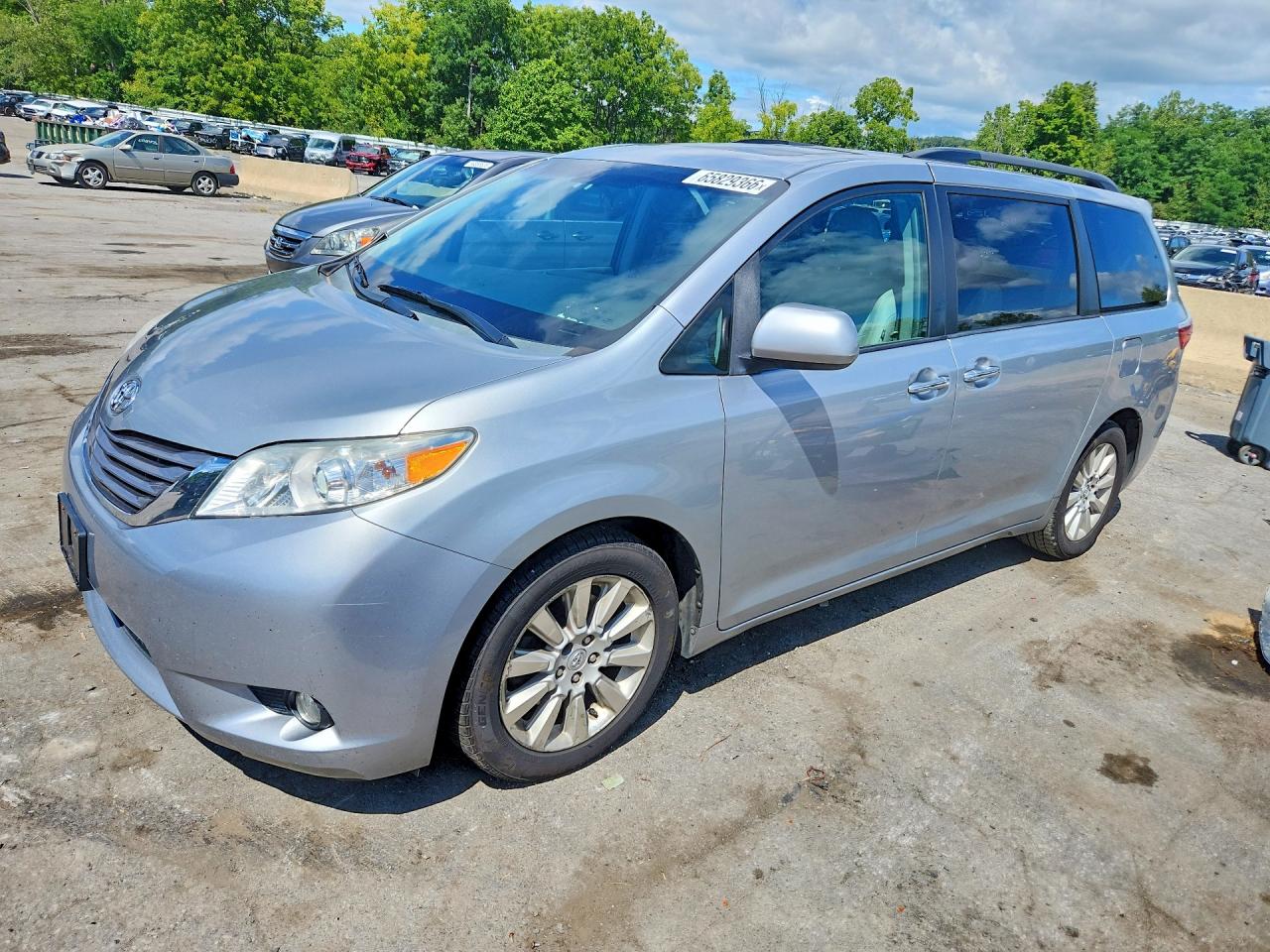 2015 TOYOTA SIENNA