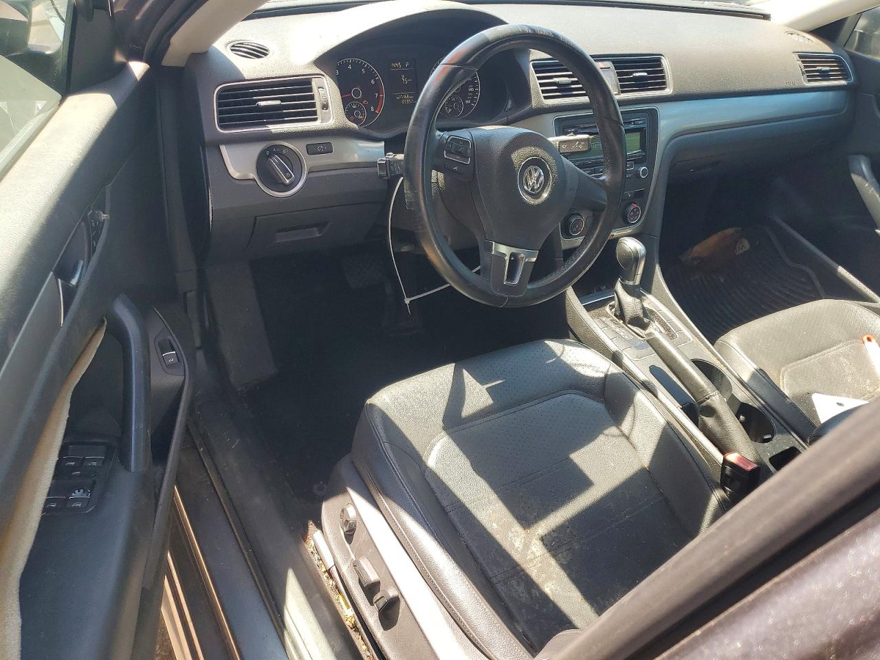 1VWAT7A34EC021403 · 2014 VOLKSWAGEN PASSAT · 8/12