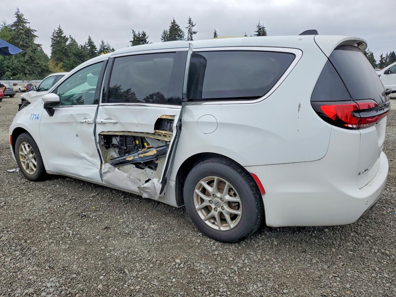 2C4RC1BG6PR598352 · 2023 CHRYSLER PACIFICA · 2/13
