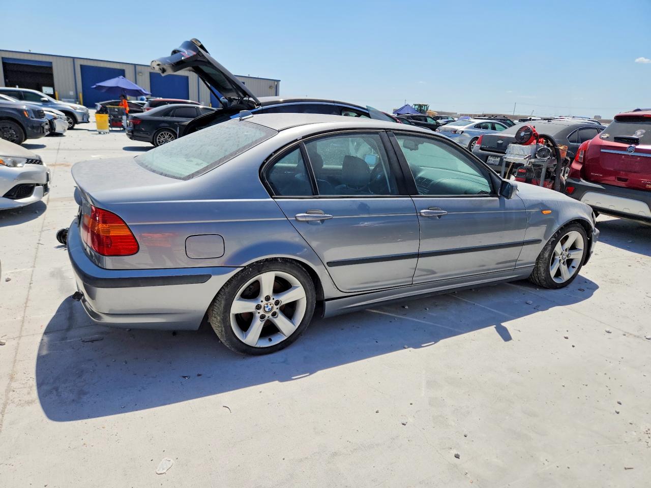WBAEV33425KW20722 · 2005 BMW 325 · 3/13