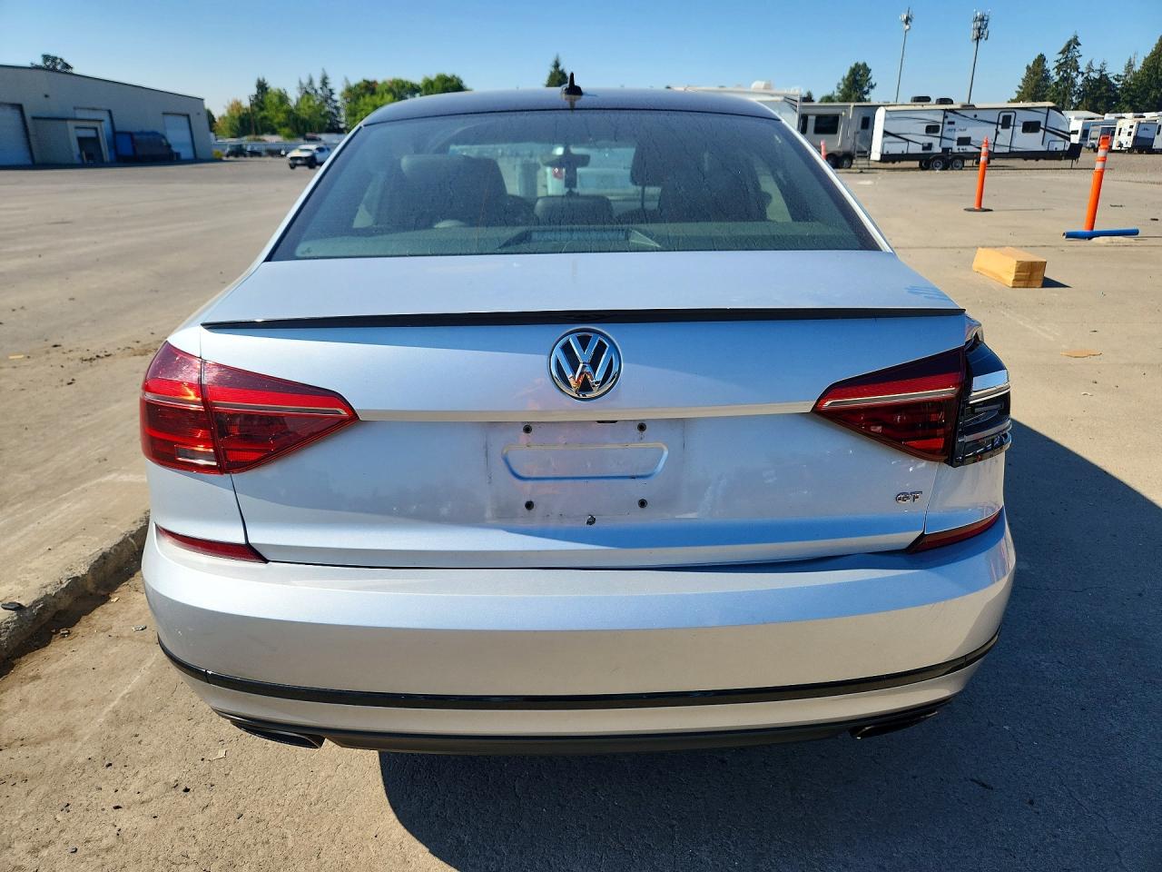 1VWJM7A39JC050533 · 2018 VOLKSWAGEN PASSAT · 6/12