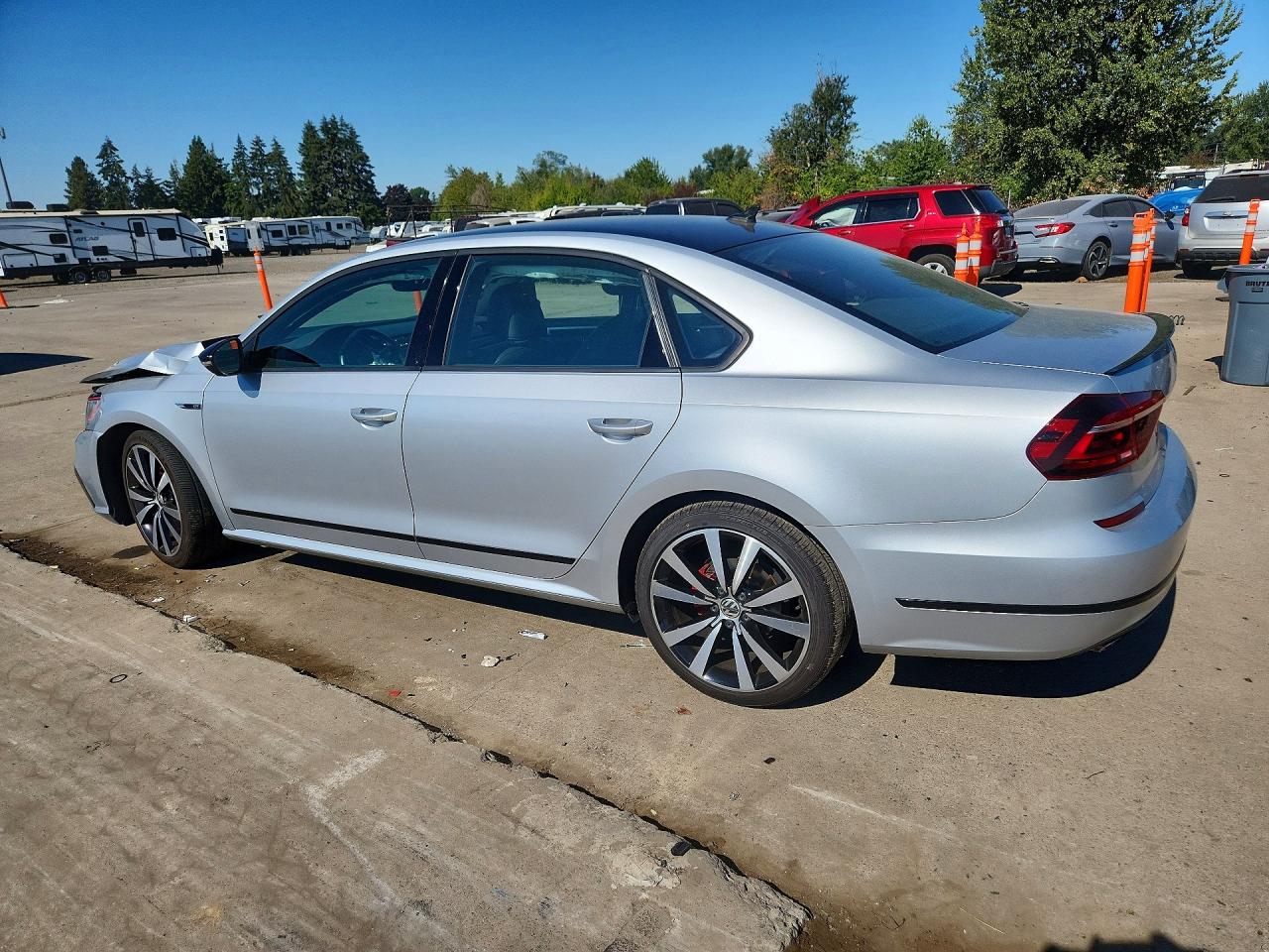 1VWJM7A39JC050533 · 2018 VOLKSWAGEN PASSAT · 2/12