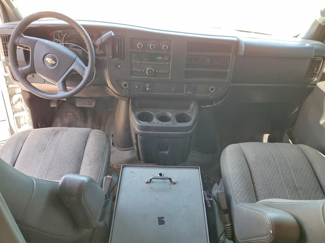 1GCWGAFF5H1295805 · 2017 CHEVROLET EXPRESS G2500 · 8/13