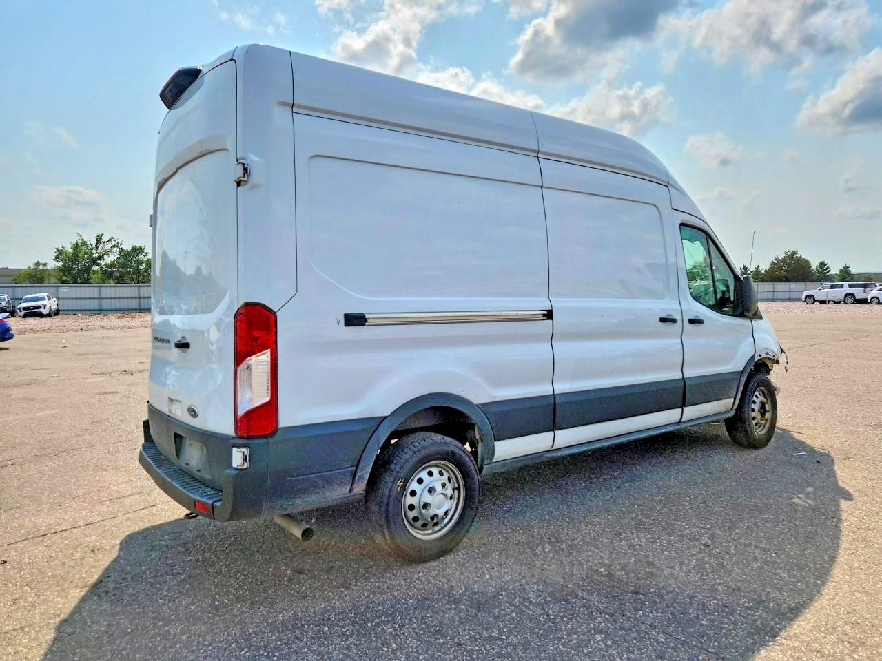 1FTBR2X84NKA64737 · 2022 FORD TRANSIT · 3/13