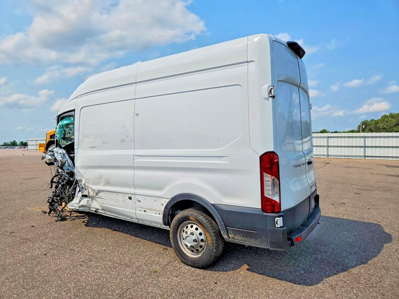1FTBR2X84NKA64737 · 2022 FORD TRANSIT · 2/13