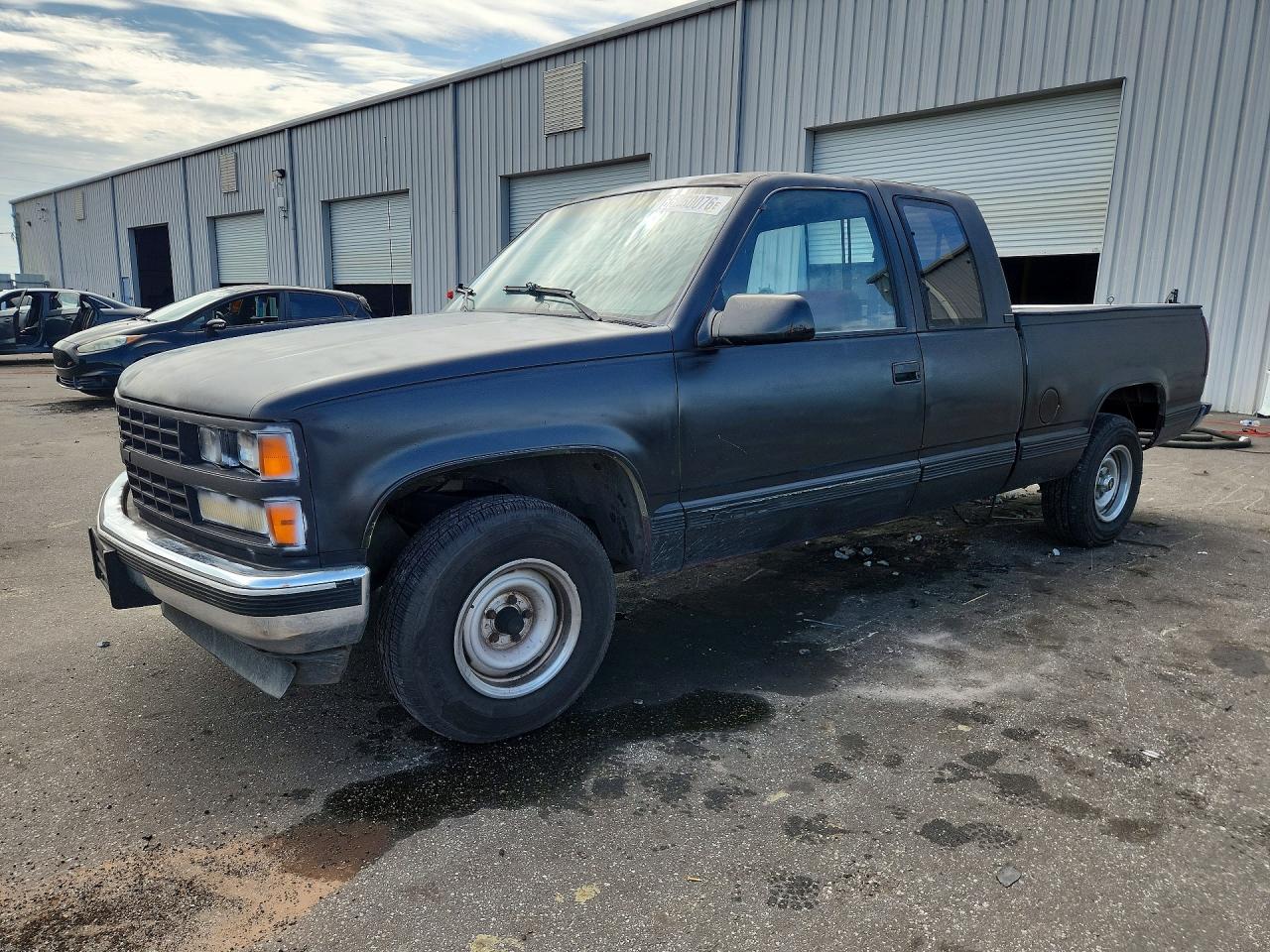 2GCEC19KXK1207445 · 1989 CHEVROLET GMT-400