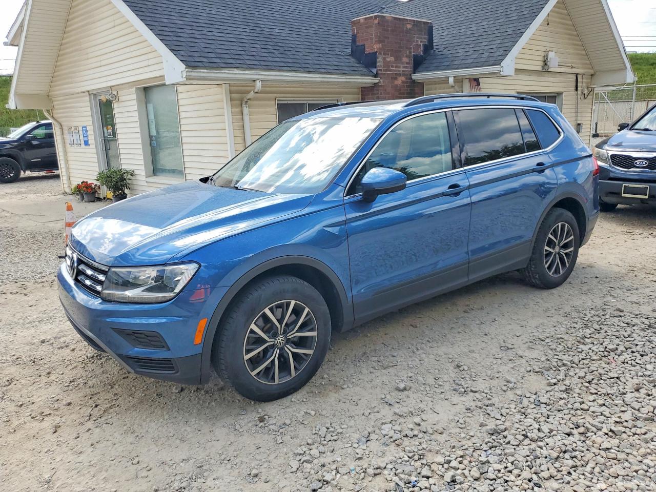 3VV2B7AX6KM047963 · 2019 VOLKSWAGEN TIGUAN