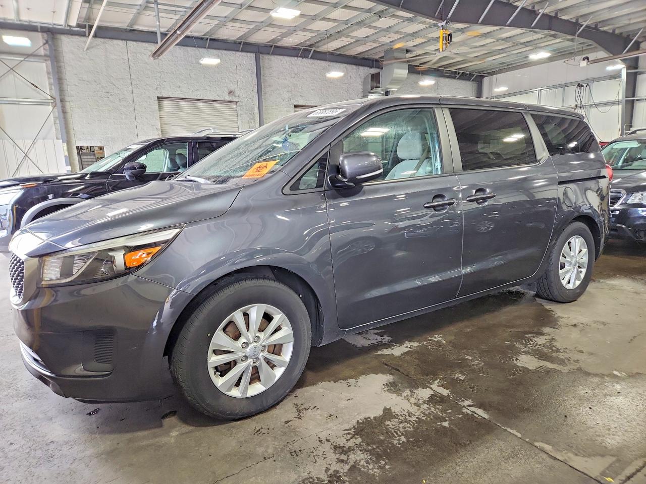 KNDMB5C11H6226201 · 2017 KIA SEDONA