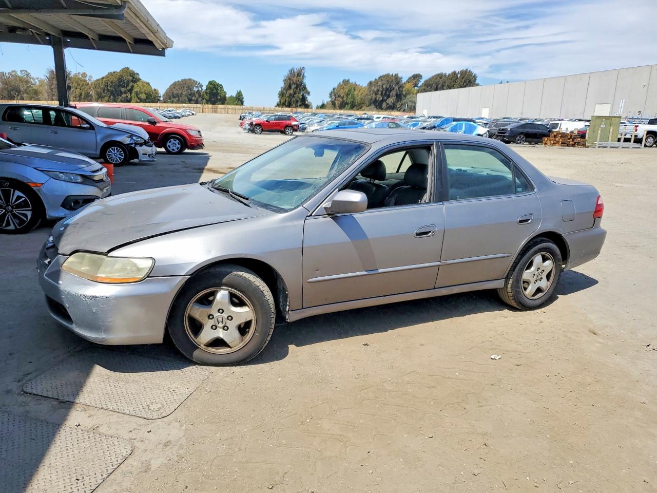 1HGCG1656YA101701 · 2000 HONDA ACCORD