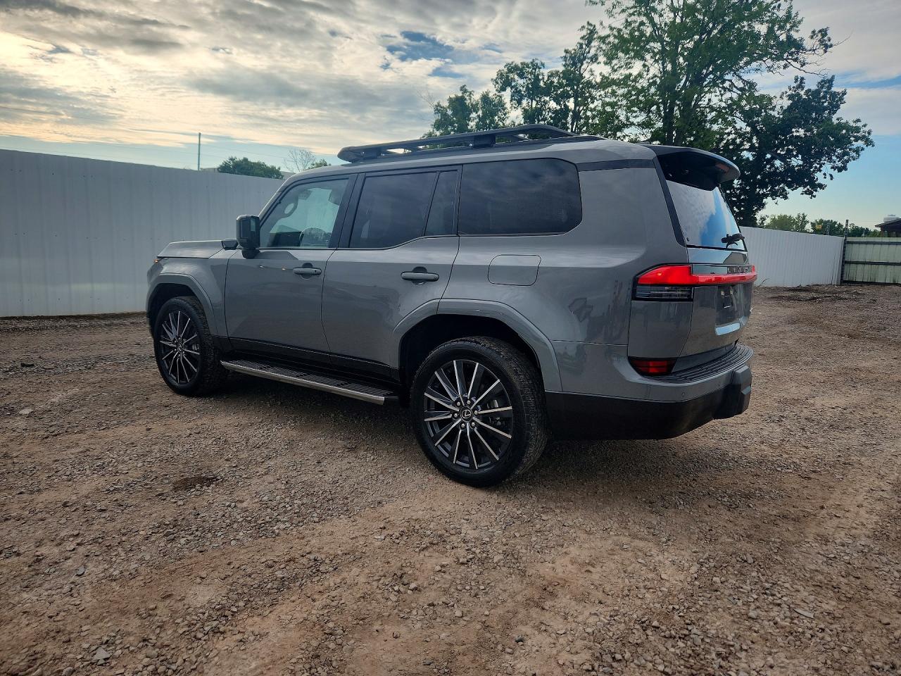 JTJVBCDX8R5017294 · 2024 LEXUS GX 550 · 2/14